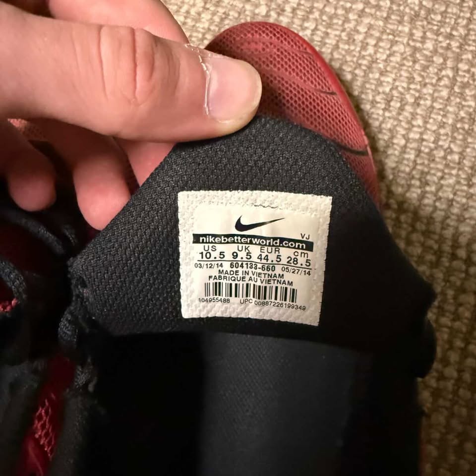 NIKE TN LOVES (10.5)