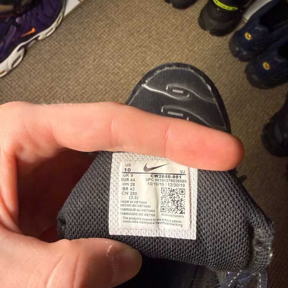 NIKE TN MIDNIGHT SILVER (10)