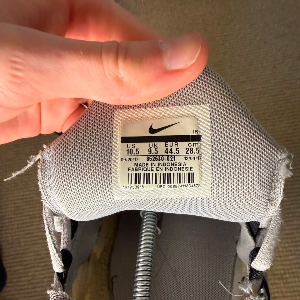 NIKE TN WOLF GREY (10.5)