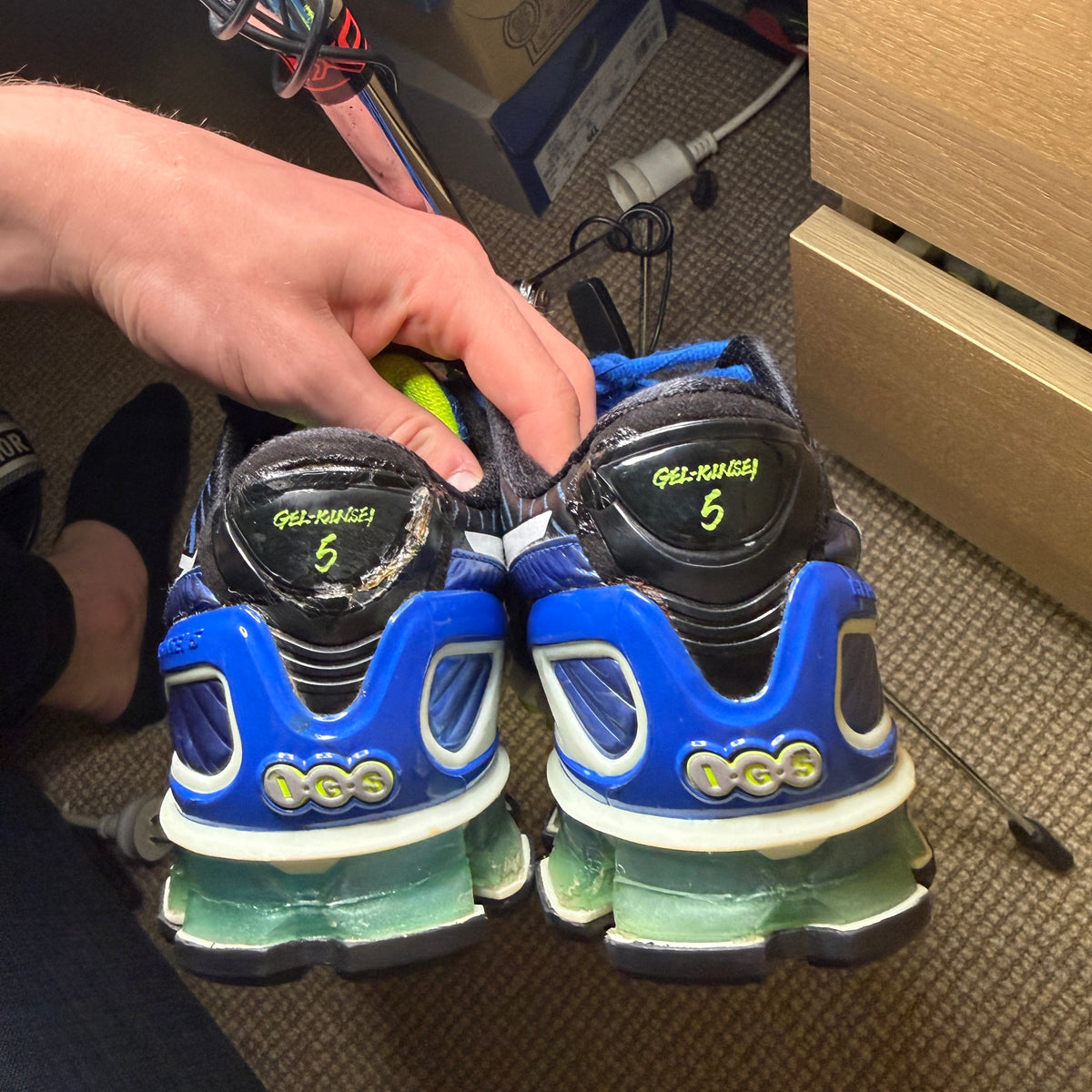ASICS KINSEI 5 (8.5)