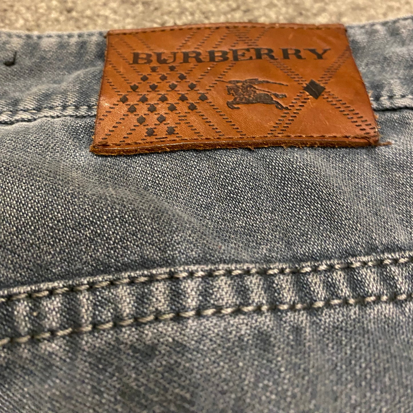 BURBERRY JEANS (32)