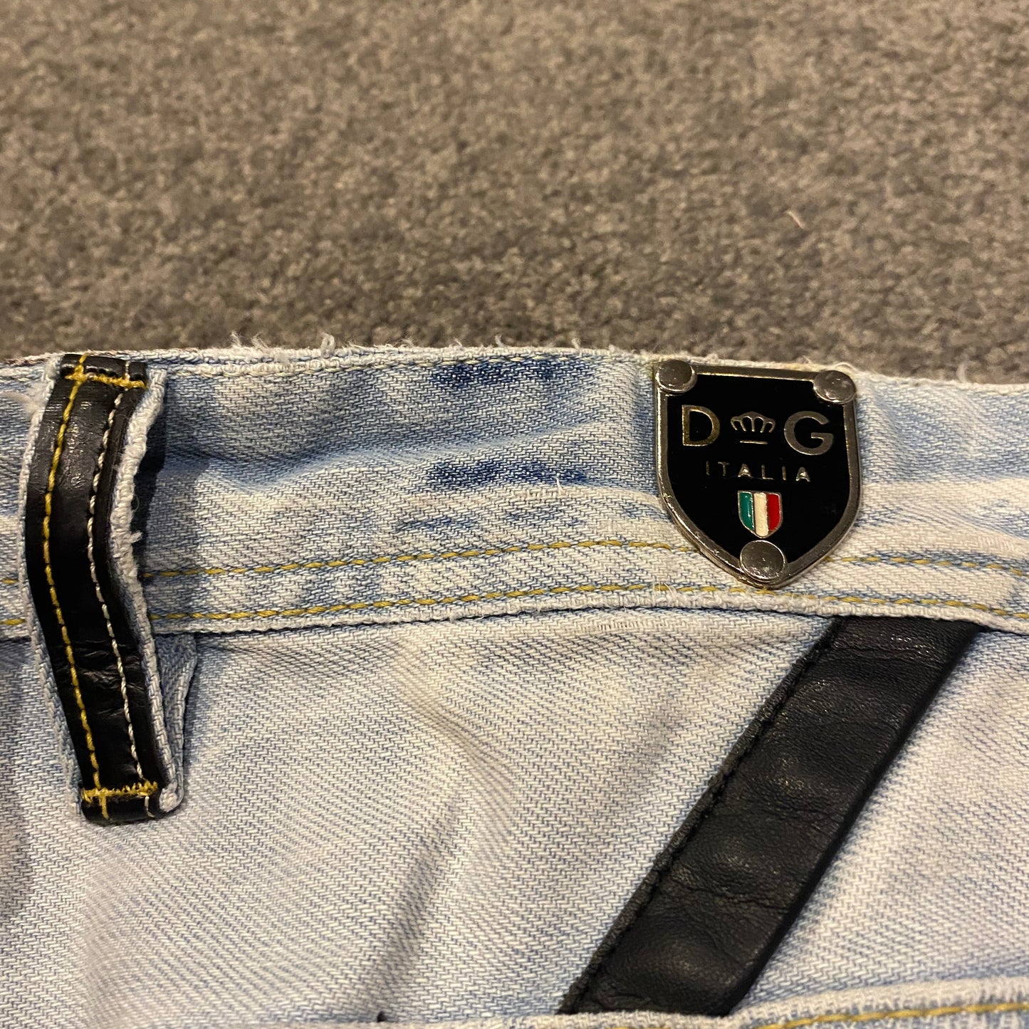 DOLCE AND GABBANA JEANS (32)