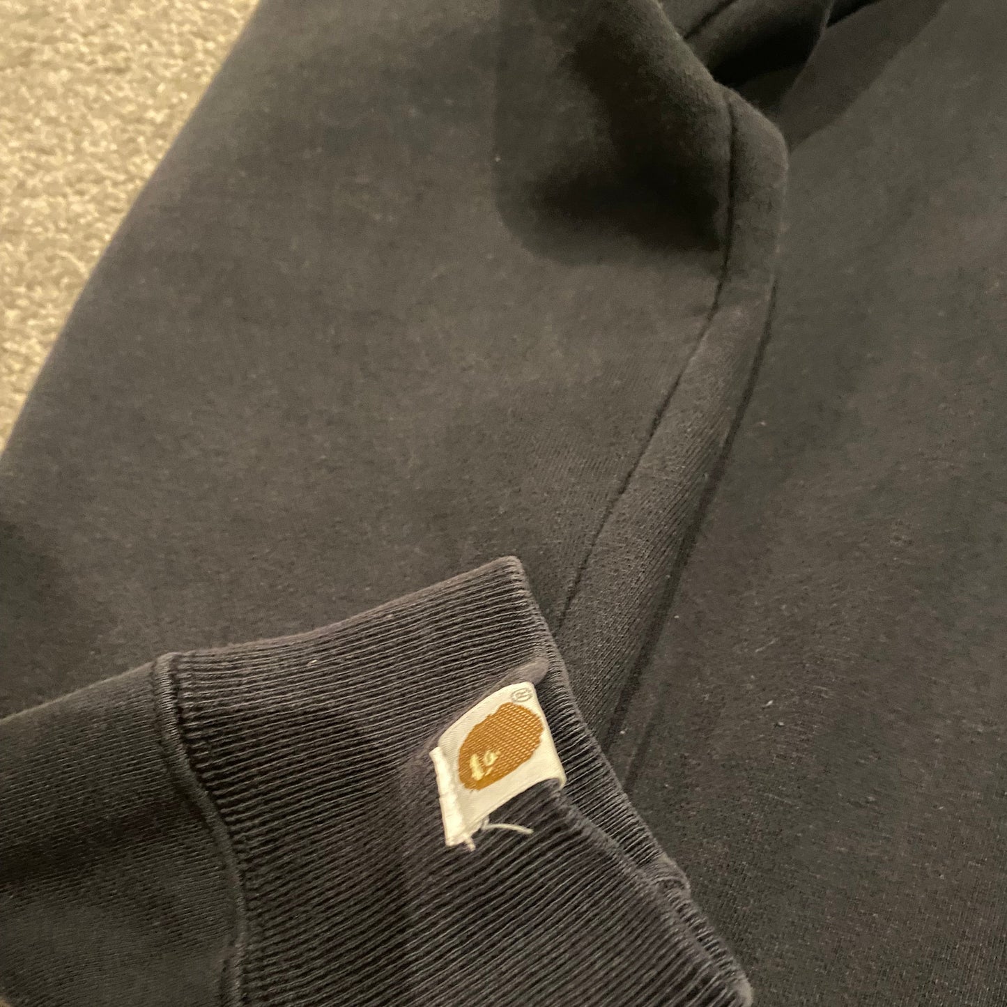 A BATHING APE CREWNECK (L)