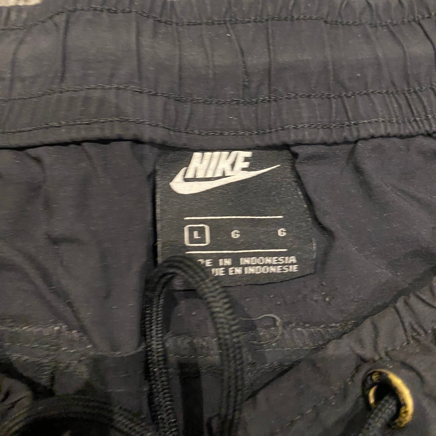 NIKE SPRAYSHORTS (L)