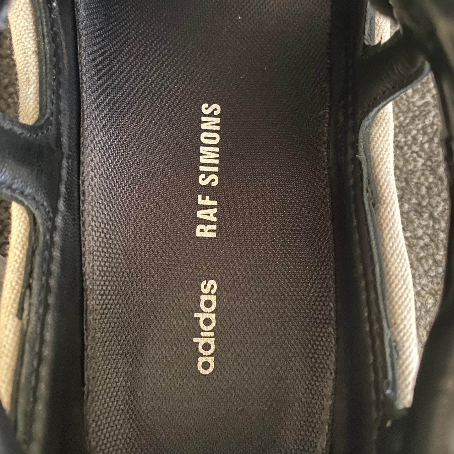 RAF SIMMONS X OZWEEGOS (11US)