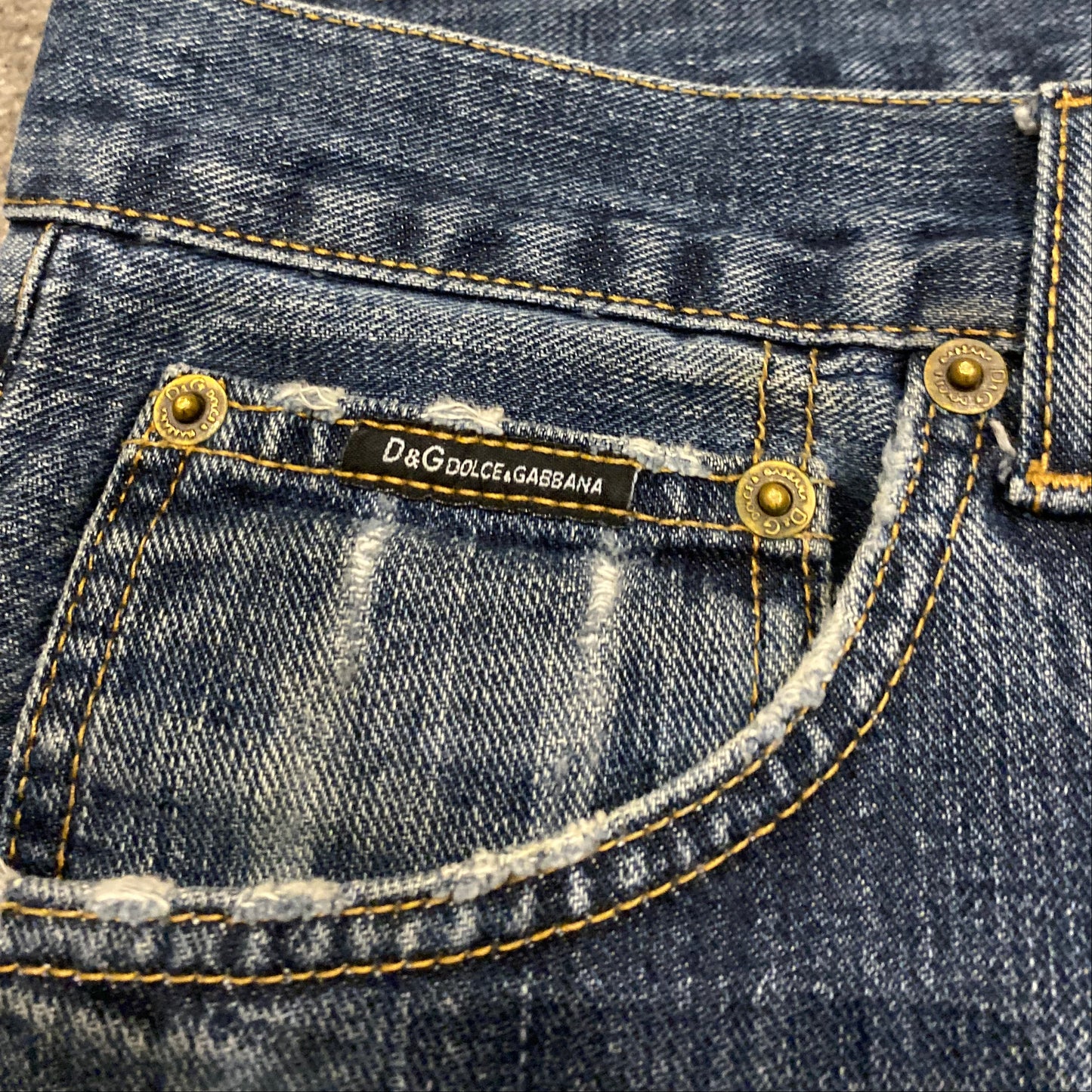 DOLCE AND GABBANA JEANS (34)