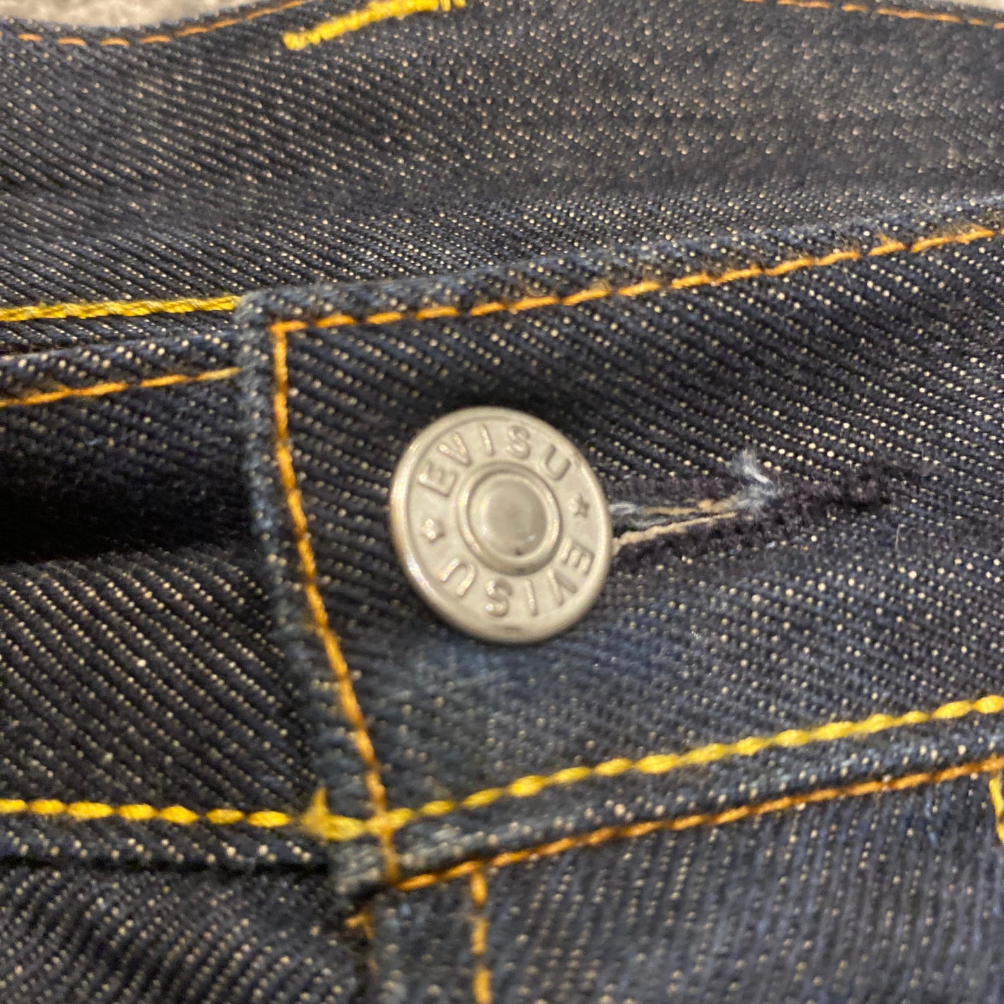 EVISU MULTI-POCKET JEANS (32)