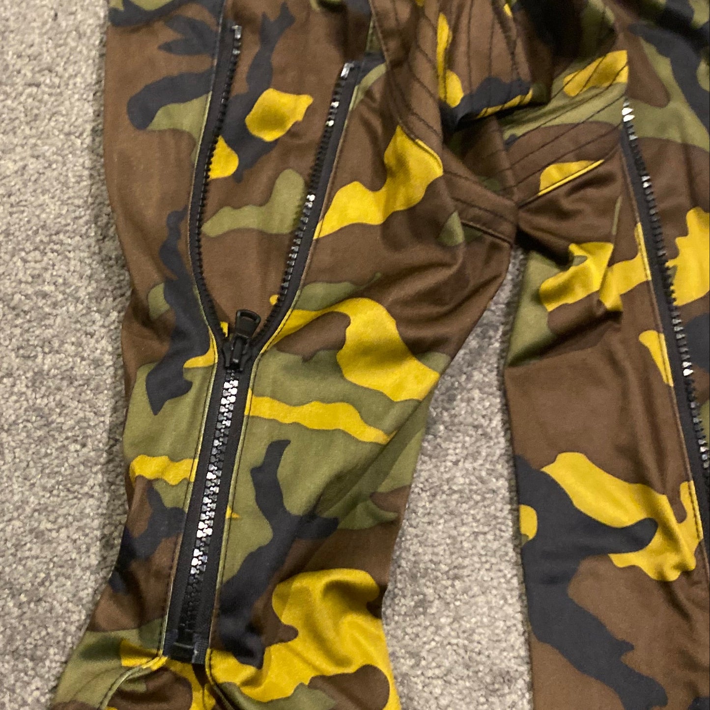 JEREMY SCOTT X ADIDAS JOGGERS (XS)