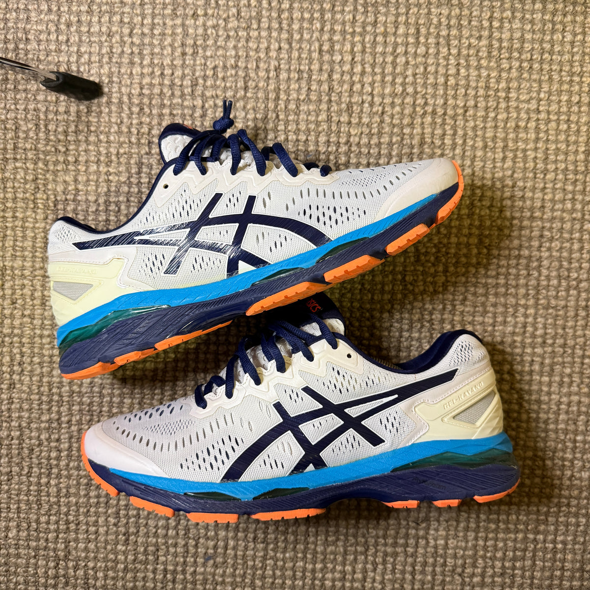 ASICS KAYANO 23 (9.5)