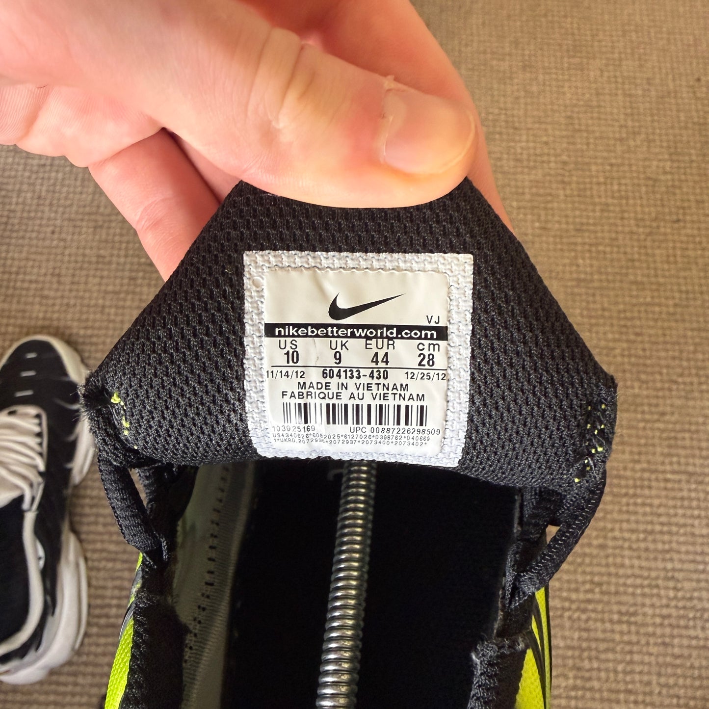NIKE TN CYBER GREEN (10)