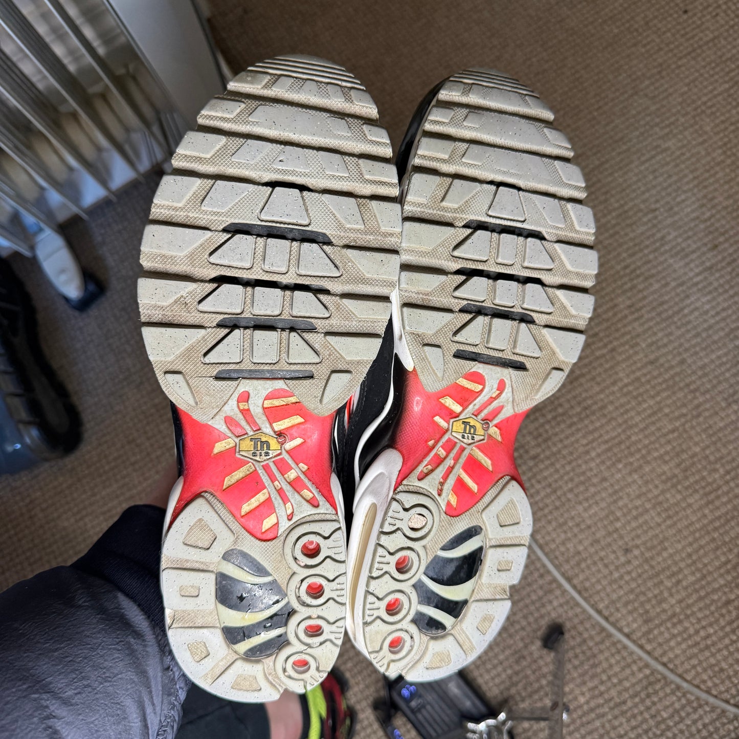 NIKE TN HOT LAVA (9.5)