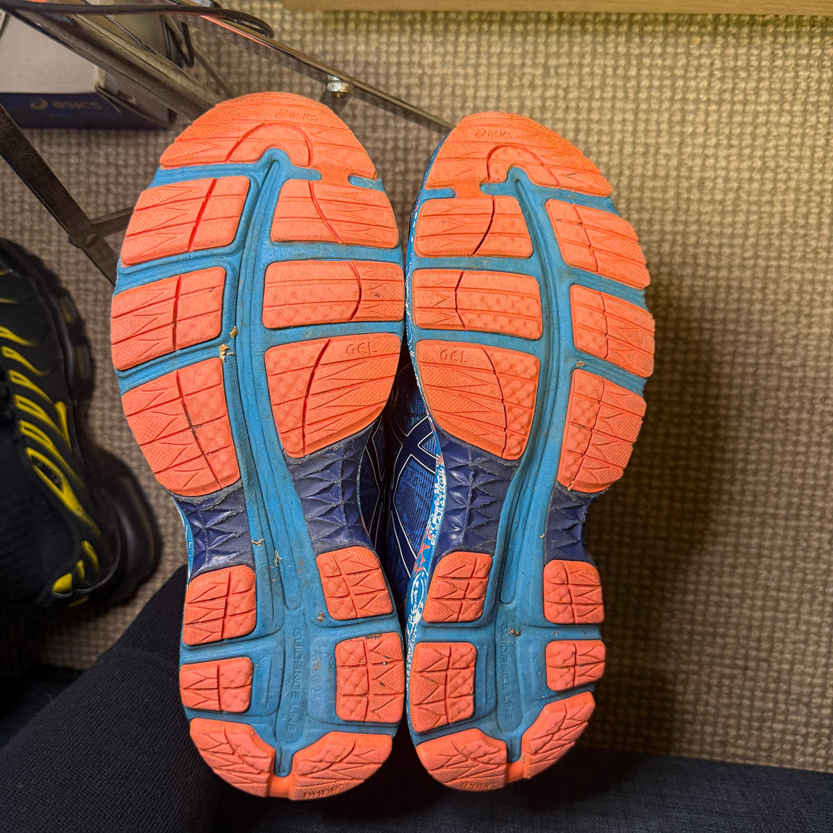 ASICS NIMBUS 18 (9.5)