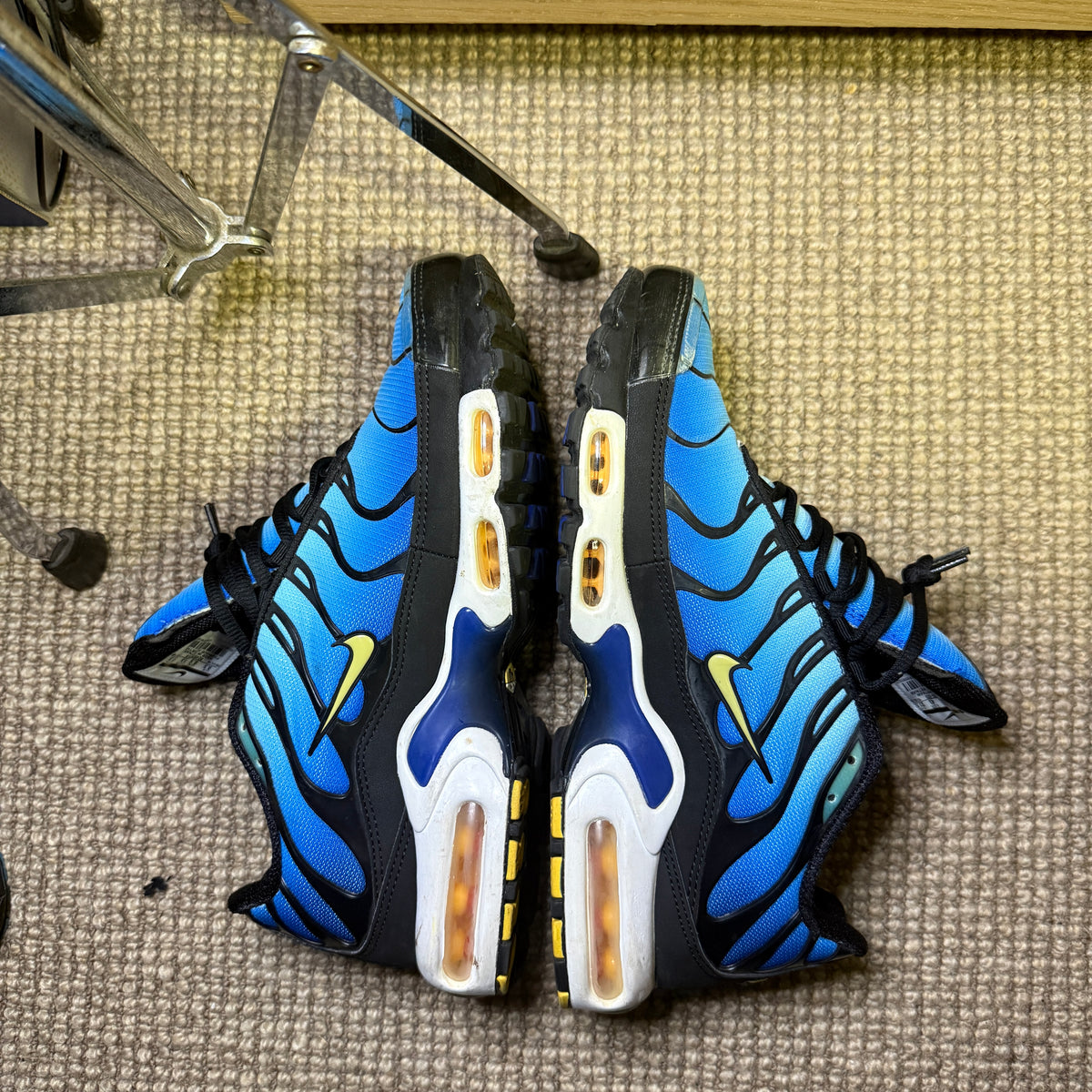 NIKE TN (9.5)