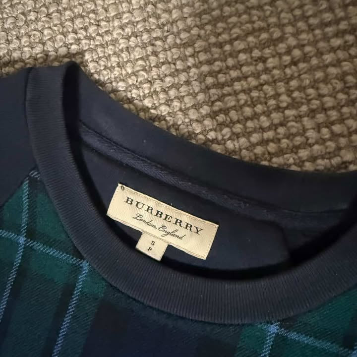 BURBERRY PLAID CREWNECK (S)