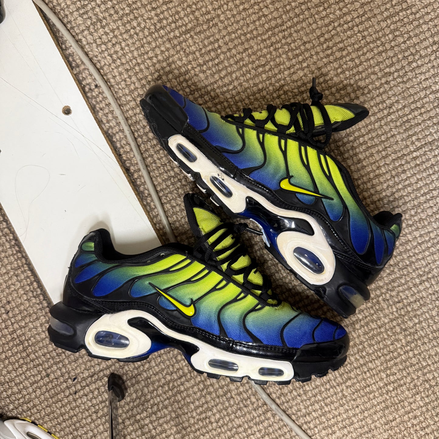 NIKE TN CYBER GREEN (10)