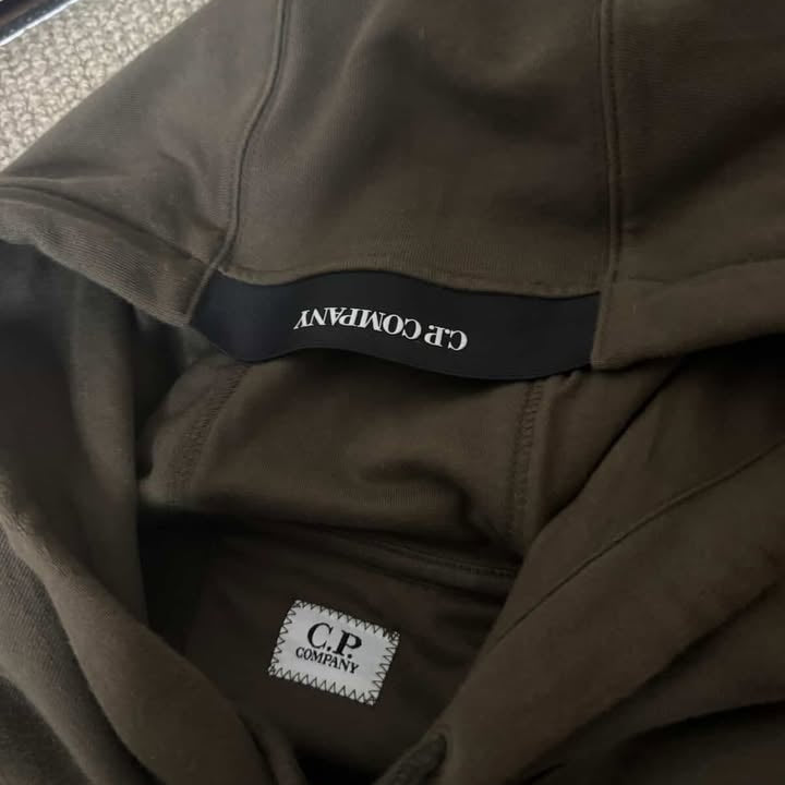 CP COMPANY HOODIE (L)