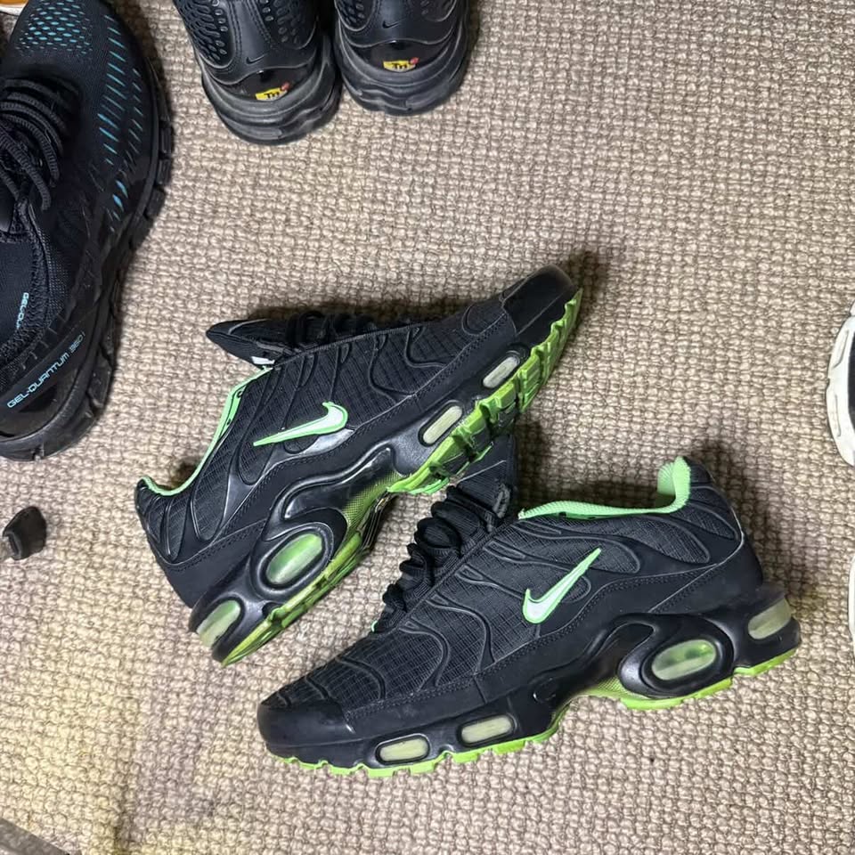 NIKE TN GREEN LANTURN (9.5)