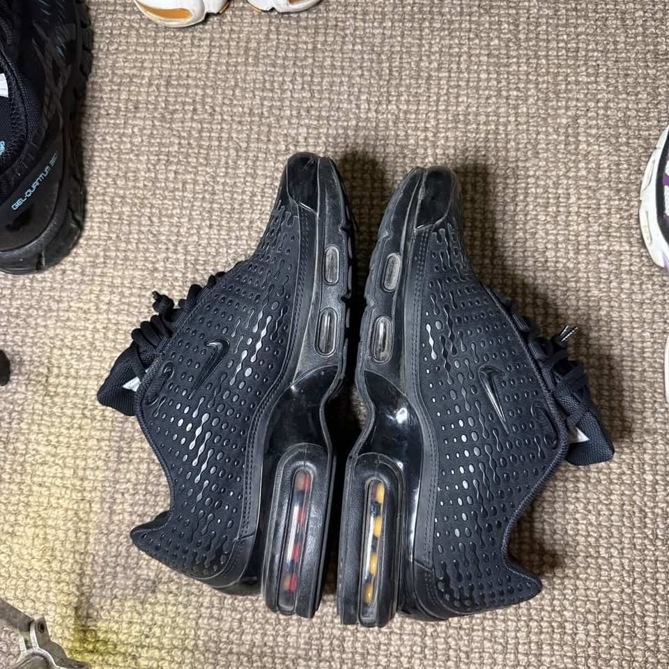 NIKE TN 7 (9.5)