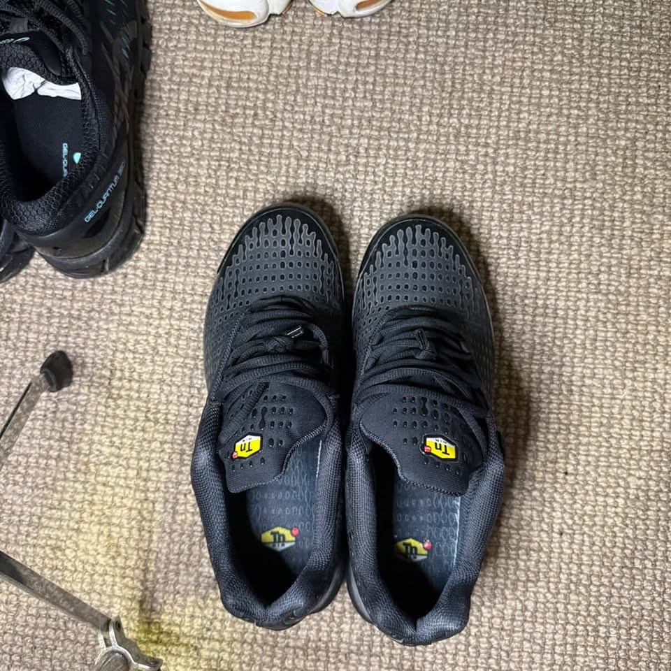 NIKE TN 7 (9.5)