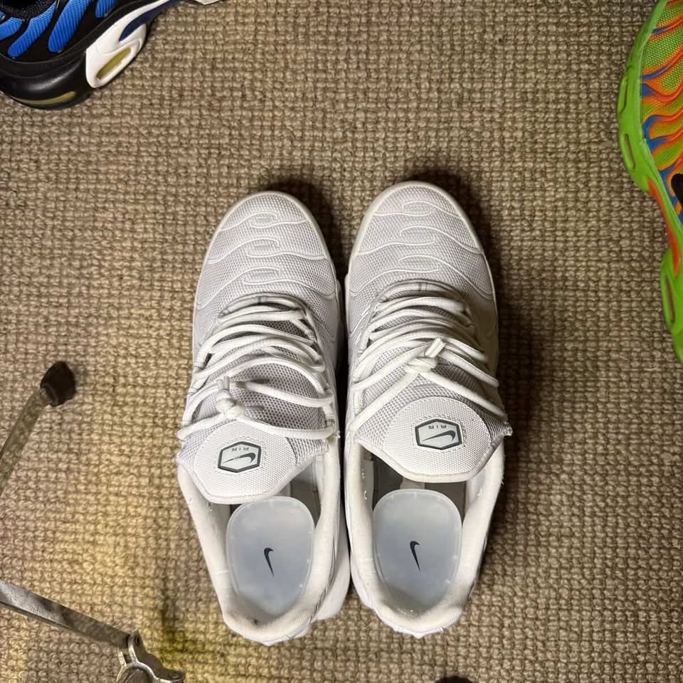 NIKE TN TRIPLE WHITE (10)