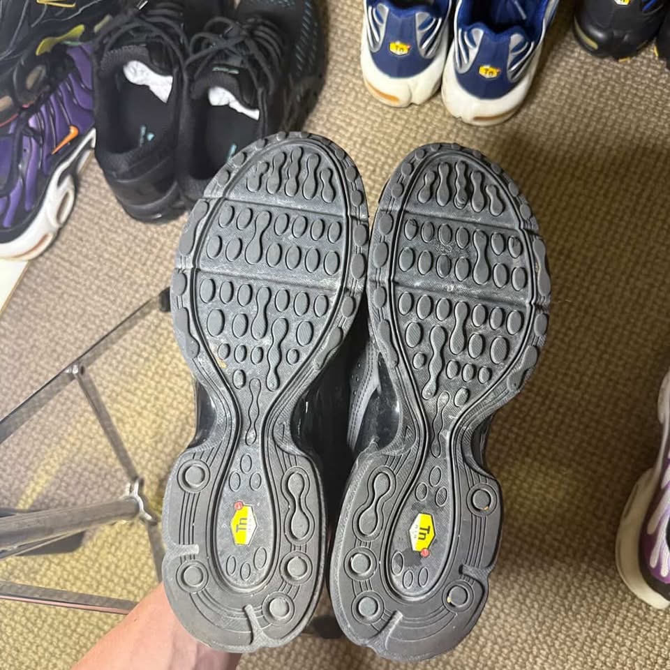 NIKE TN 7 (9.5)