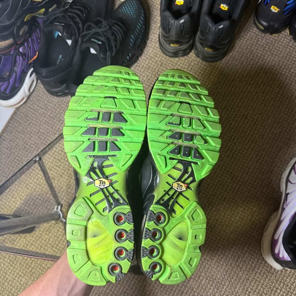 NIKE TN GREEN LANTURN (9.5)