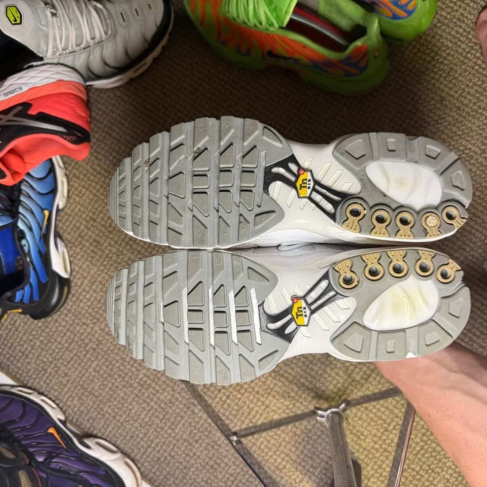 NIKE TN TRIPLE WHITE (10)