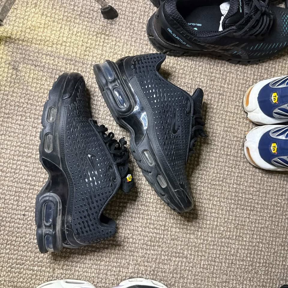 NIKE TN 7 (9.5)