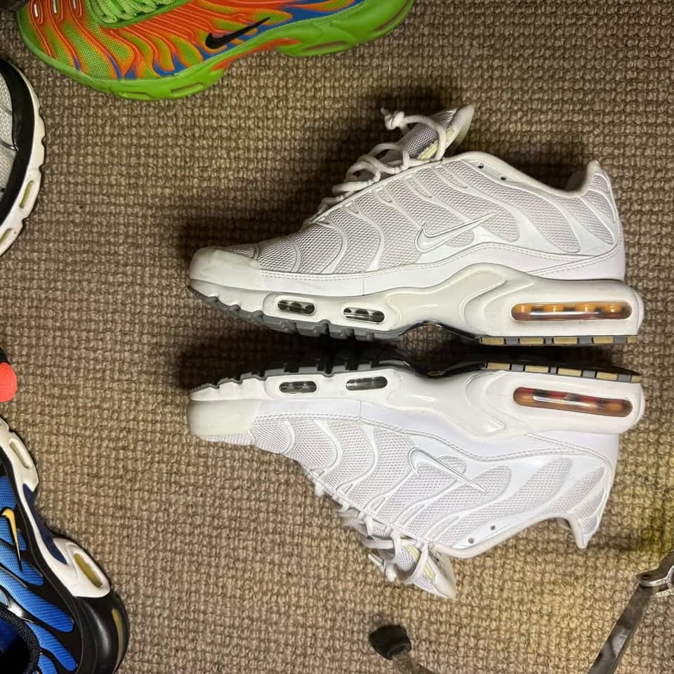 NIKE TN TRIPLE WHITE (10)