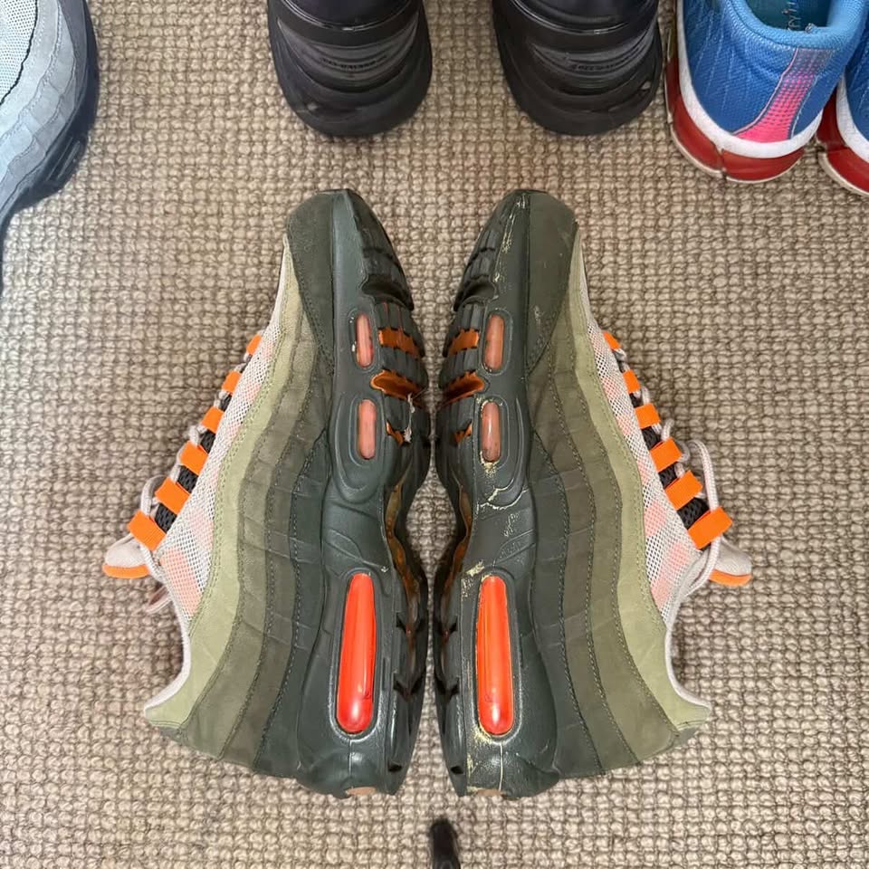 NIKE AIRMAX 95 OLIVE ORANGE BLAST (9.5)