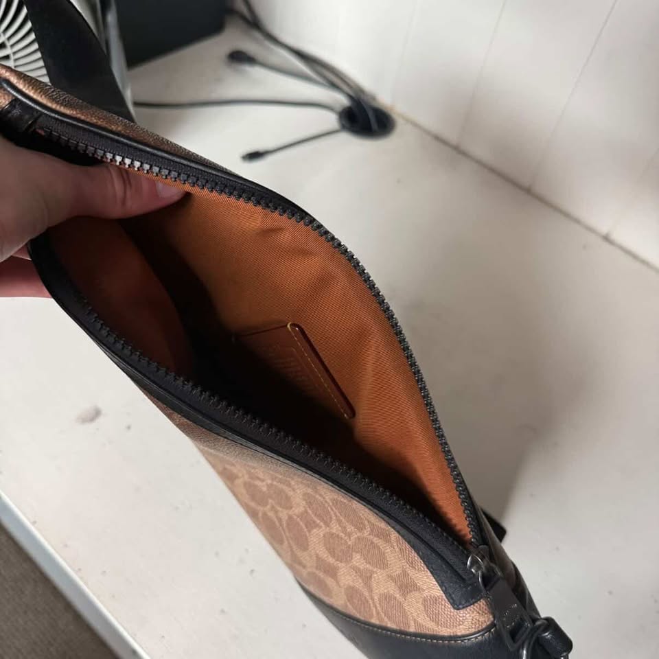 COACH DOMINIC SLING BAG