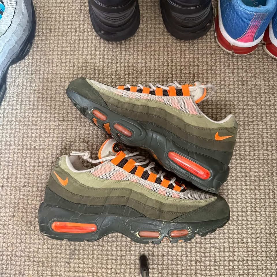 NIKE AIRMAX 95 OLIVE ORANGE BLAST (9.5)