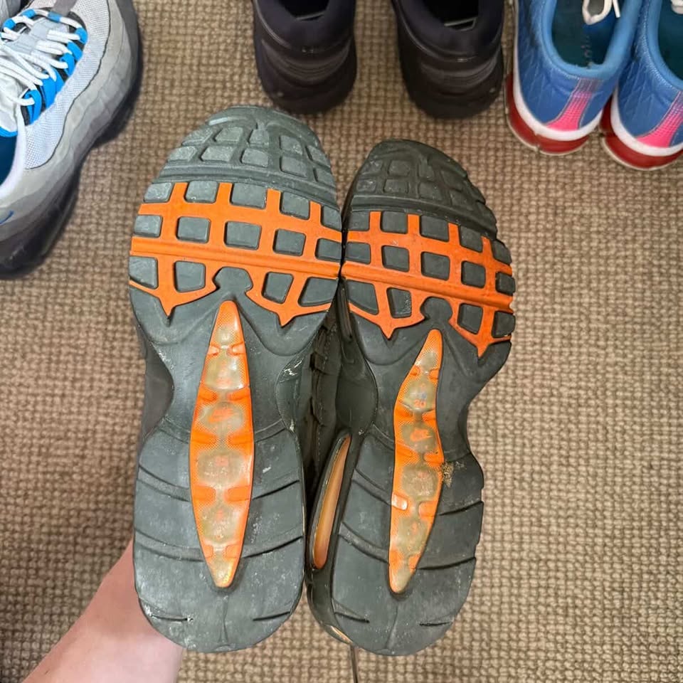 NIKE AIRMAX 95 OLIVE ORANGE BLAST (9.5)