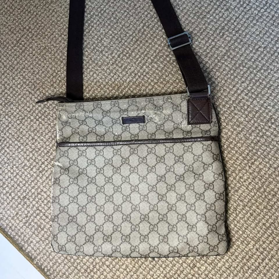 GUCCI MESSENGER BAG
