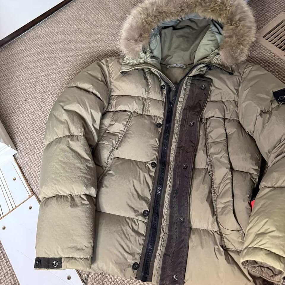 STONE ISLAND PUFFER FUR HOOD (L)