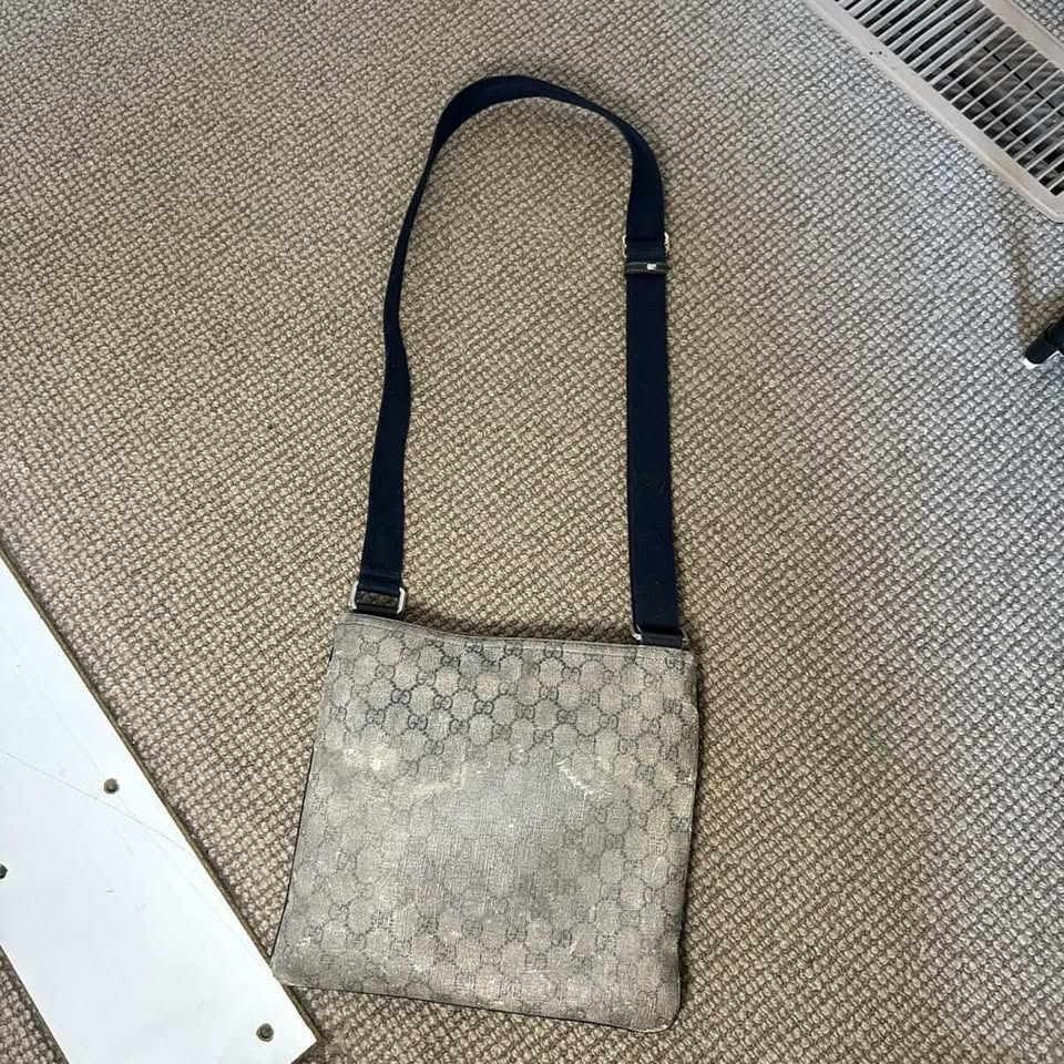 GUCCI MESSENGER BAG