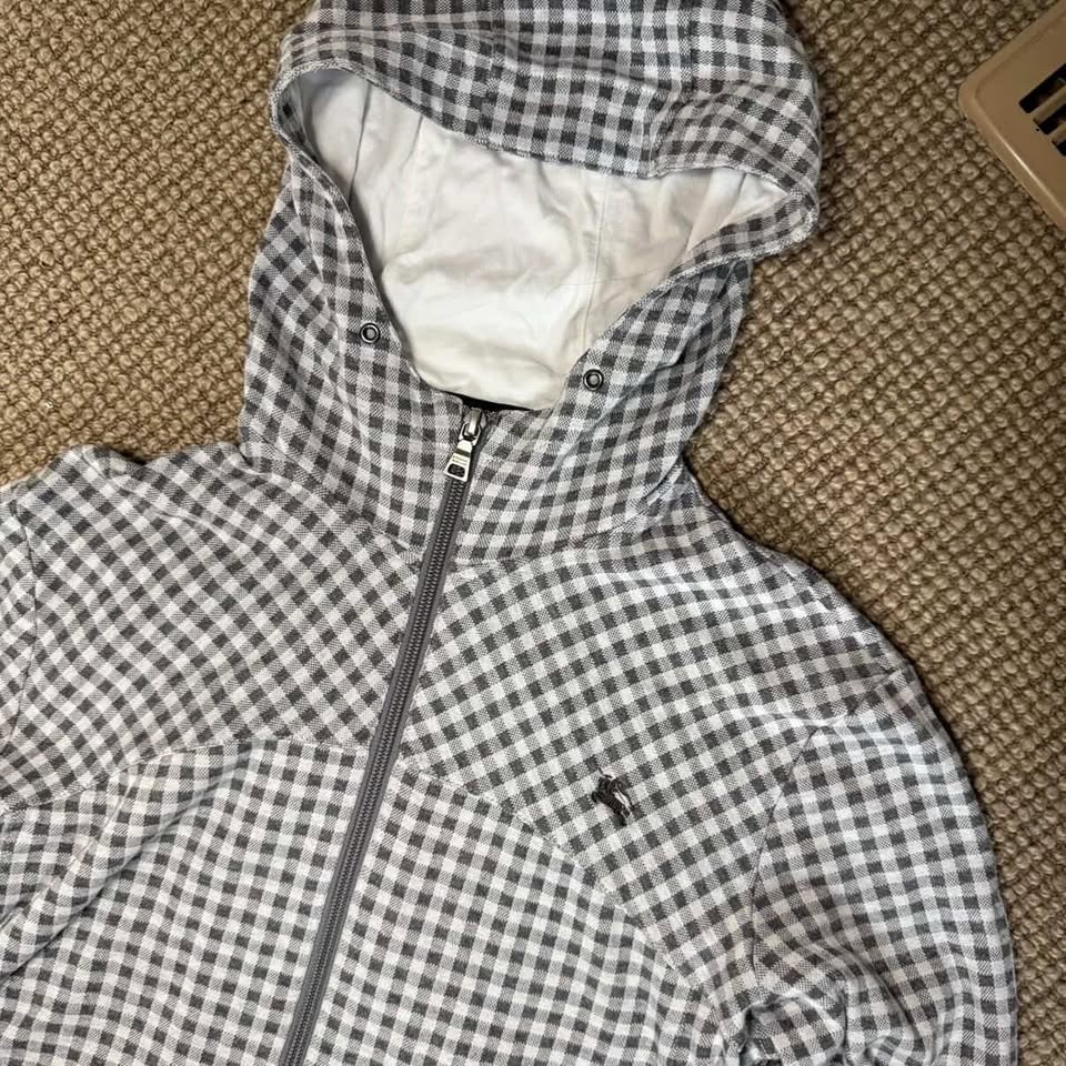 BURBERRY ZIP HOODIE (XS)