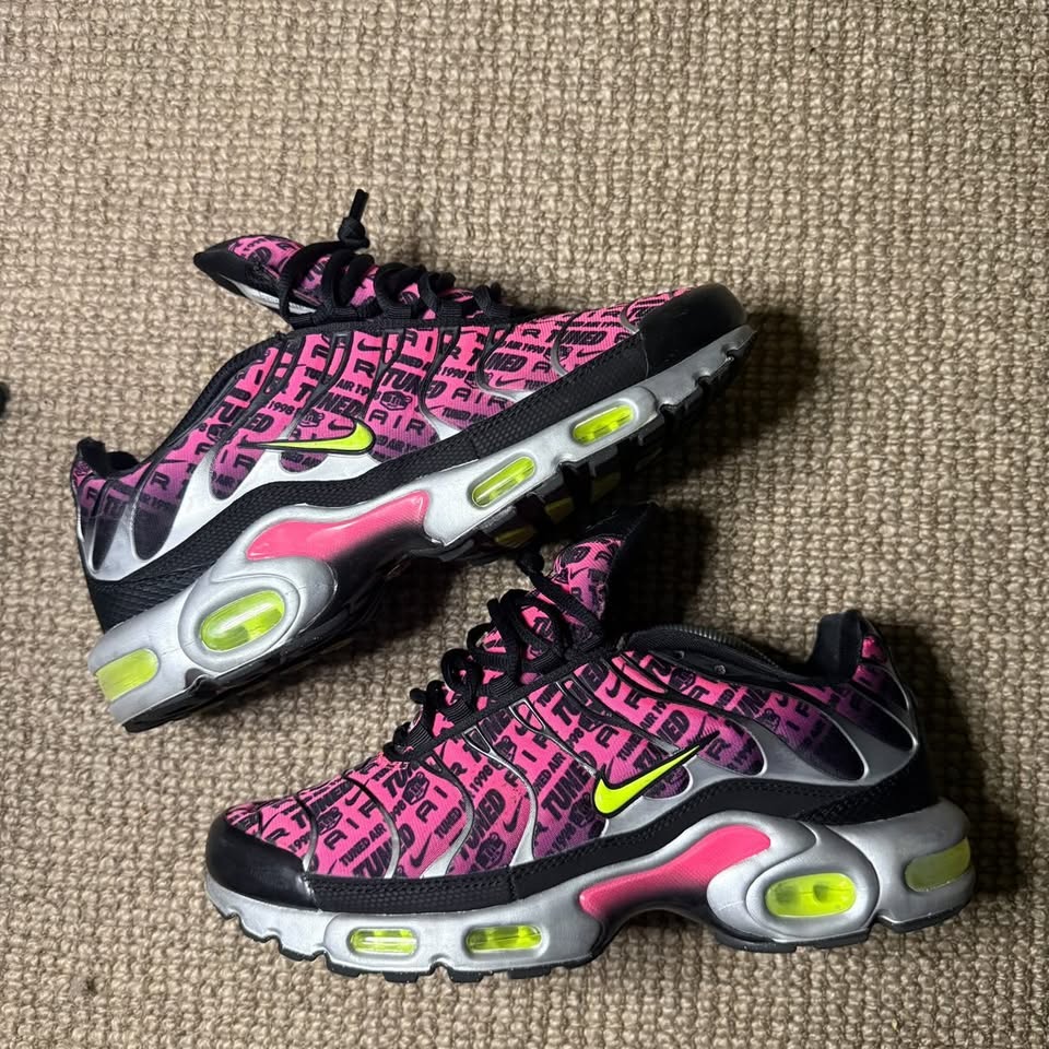 NIKE TN PINK VOLT (9.5)