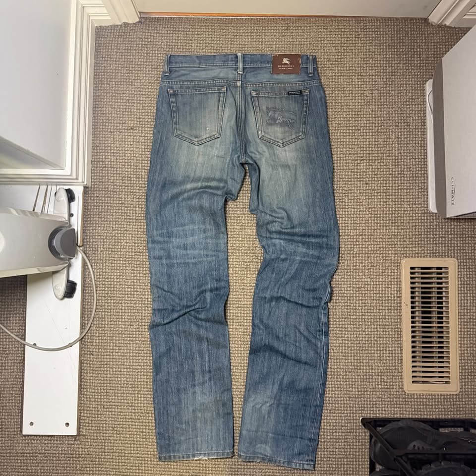 BURBERRY HORSE JEANS (30)