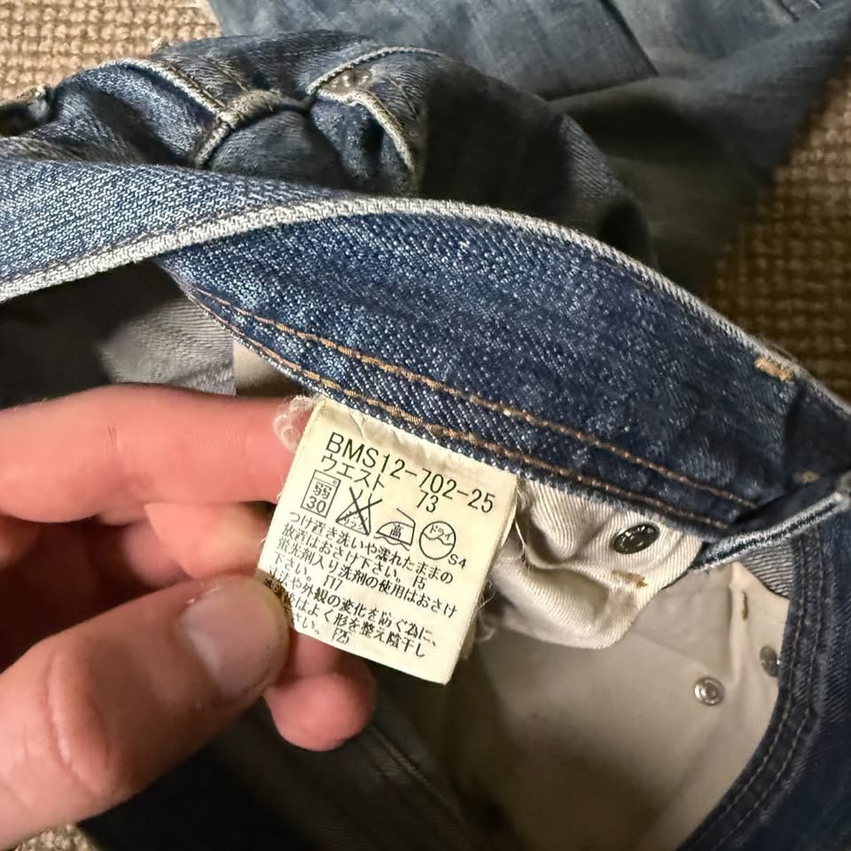 BURBERRY HORSE JEANS (30)