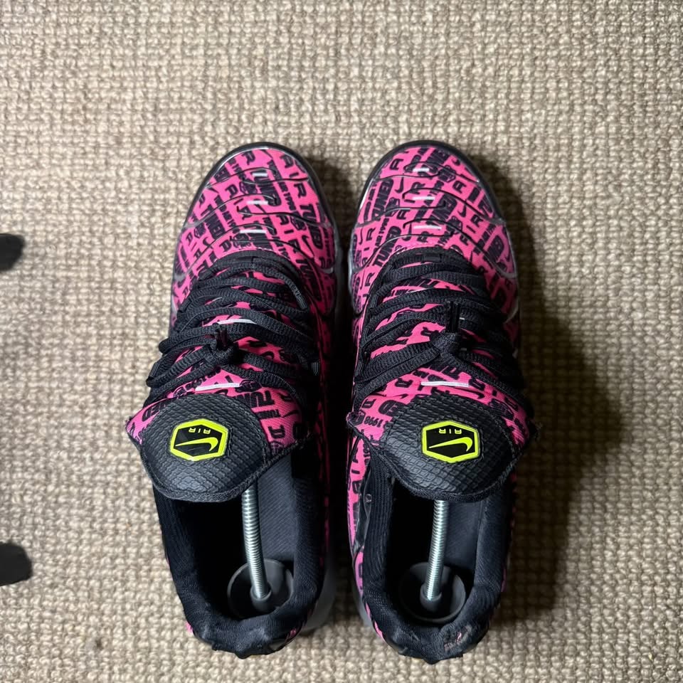 NIKE TN PINK VOLT (9.5)
