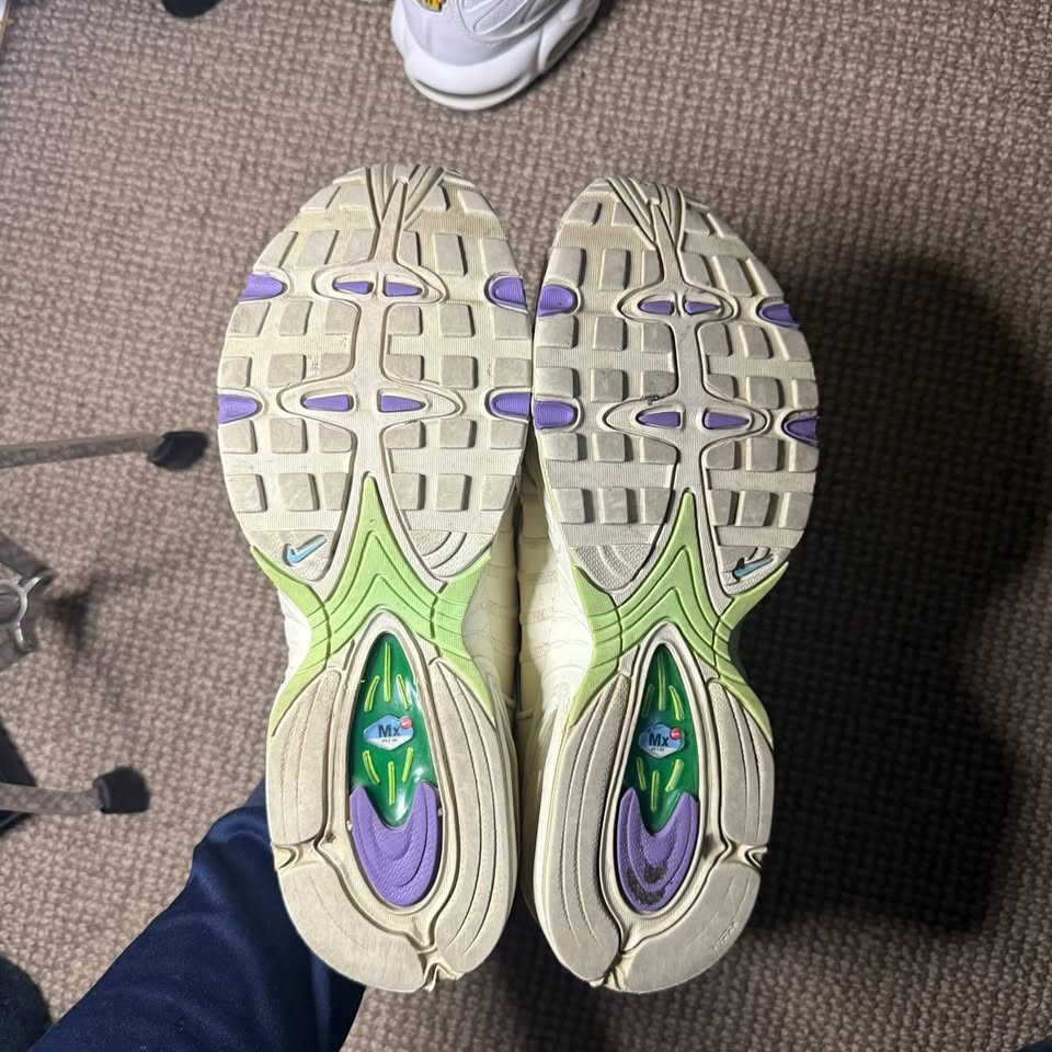 NIKE TAILWIND REFLECTIVE (9.5)