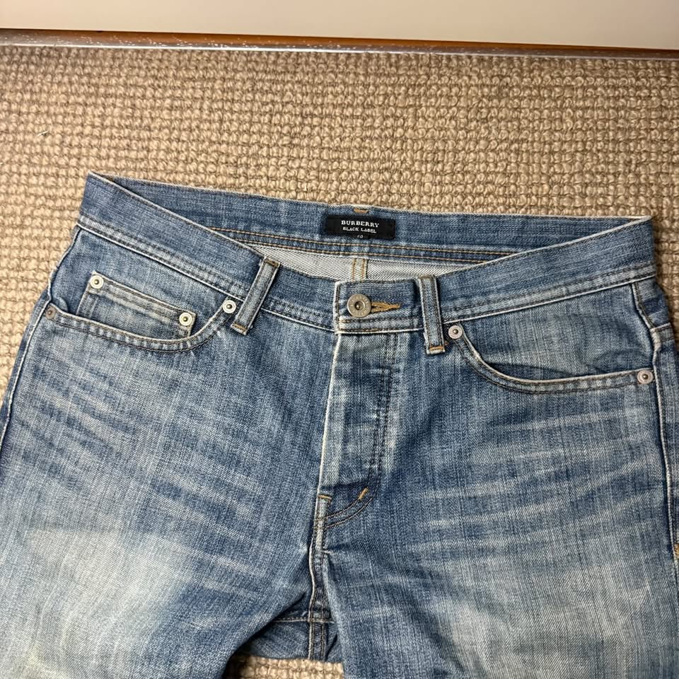 BURBERRY HORSE JEANS (30)