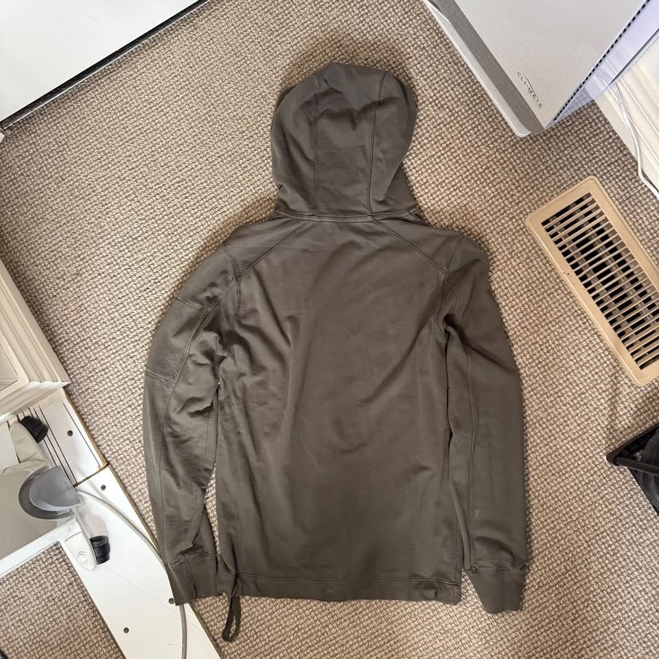 CP COMPANY HOODIE (S)