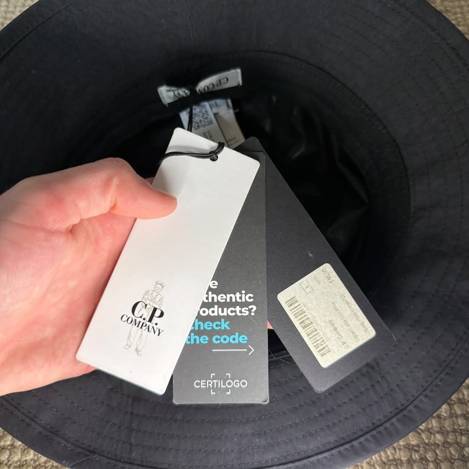 CP COMPANY BUCKET HAT (L)