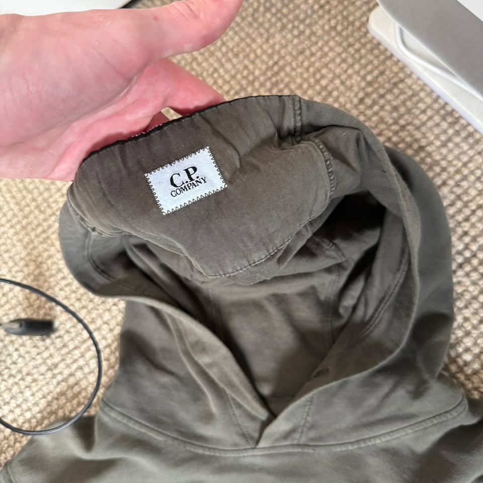 CP COMPANY HOODIE (S)