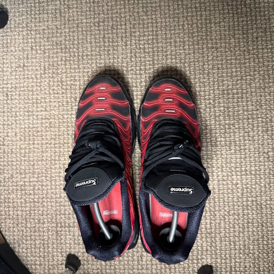 NIKE TN SUPMREME (9.5)