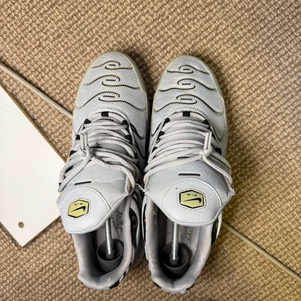 NIKE TN WOLF GREY (10.5)