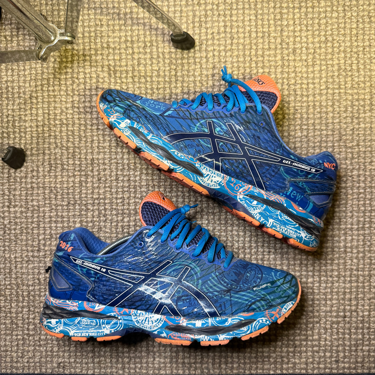 ASICS NIMBUS 18 (9.5)