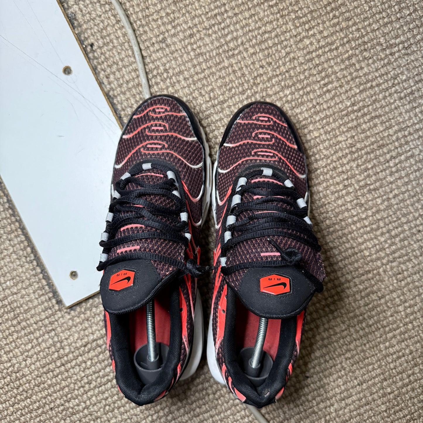 NIKE TN HOT LAVA (9.5)